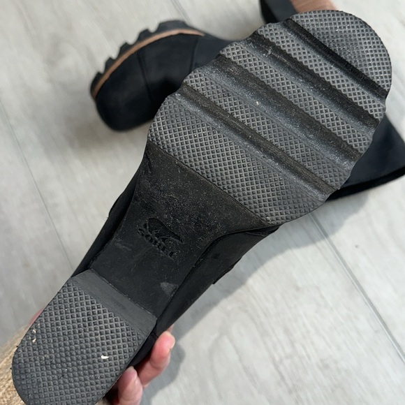 Sorel women’s booties. Weather proof. Sz 7.5 - Picture 5 of 13